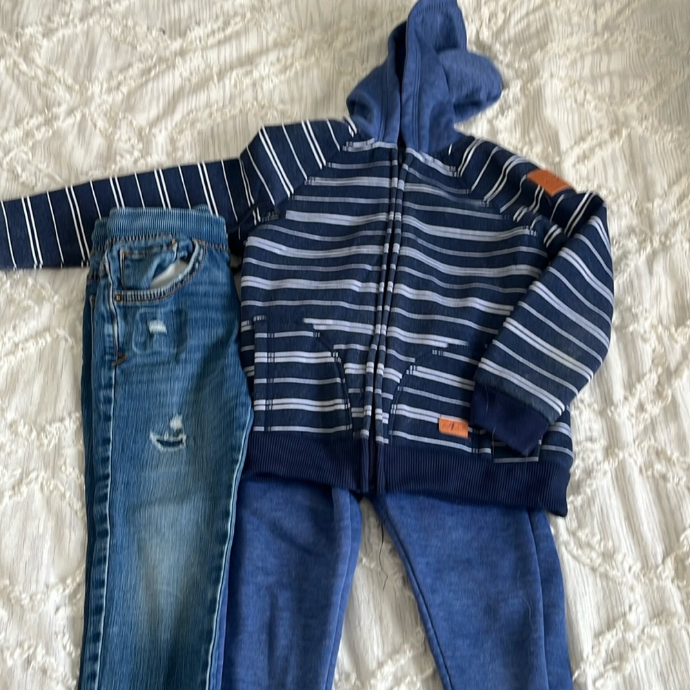 4T bundle - sweatsuit and jeans